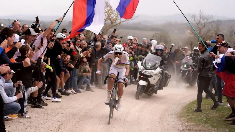 Pogacar a dar espetáculo