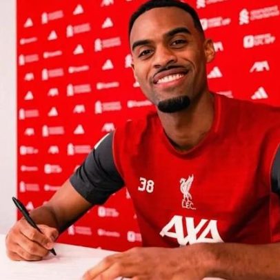 Gravenberch renova com o Liverpool