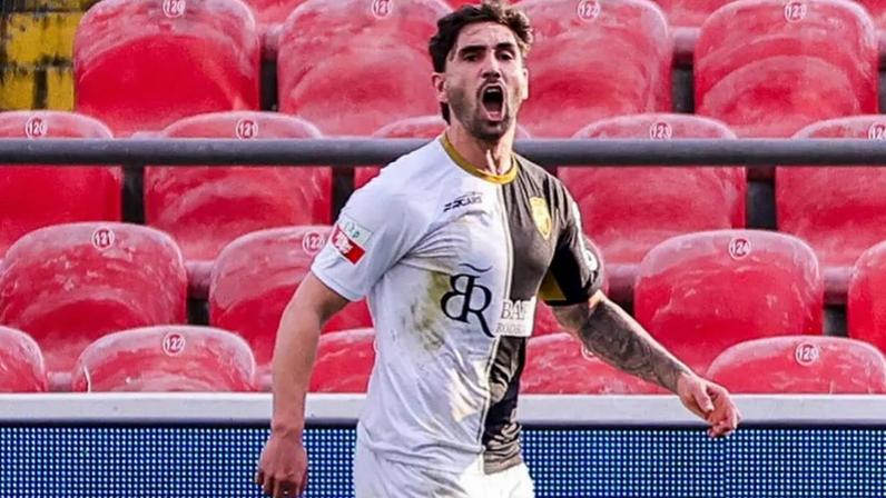 Rui Costa a celebrar depois de marcar no último lance