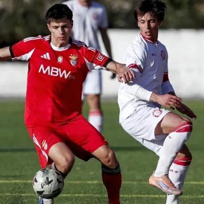 Benfica vence em Leiria e ultrapassa o Sporting