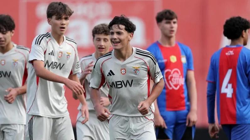 Jesus Aquino bisa na vitória do Benfica em Belém