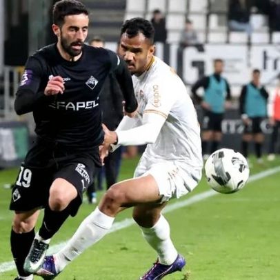 Académica vence na Póvoa com golo de bandeira