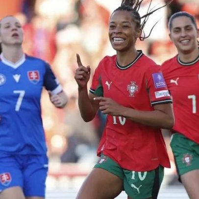 Portugal vence Eslováquia por 4-0 num triunfo sólido