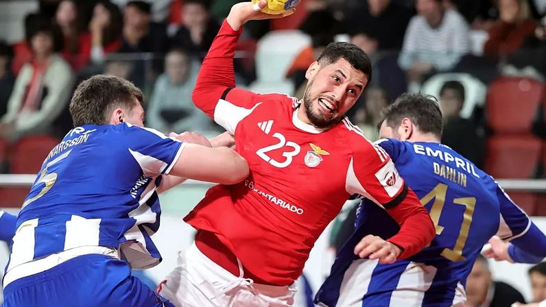 Benfica melhorou na segunda parte mas não conseguiu vencer