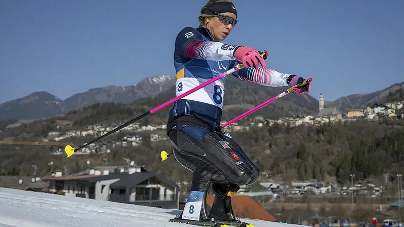 Oksana Masters ganhou o ouro no biatlo feminino, na prova de sprint, em Milão-Cortina'2026