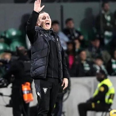 Ian Cathro não enviará a filha para a escola onde esteve o VAR