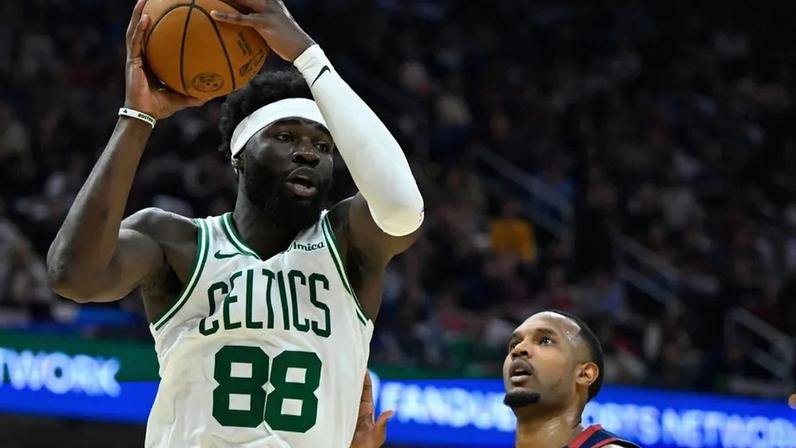 Neemias Queta participa na vitória dos Boston Celtics com quatro pontos marcados