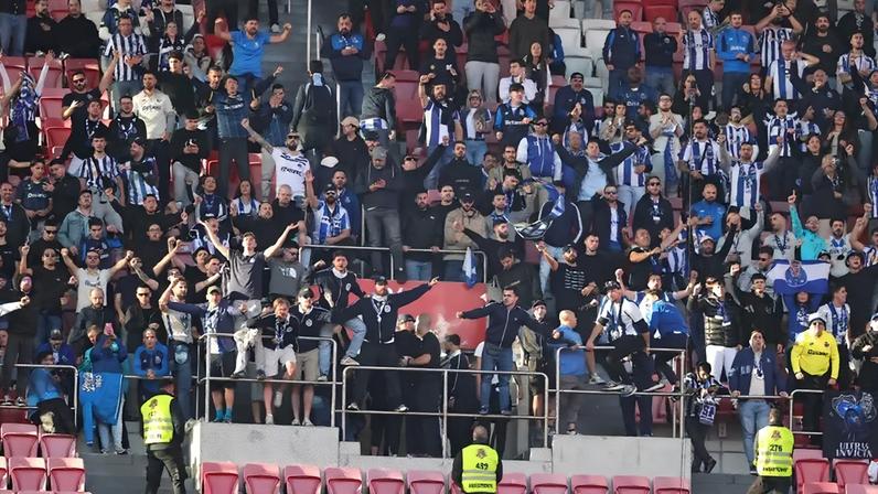 PSP identifica assistente por revista abusiva a adepta do FC Porto na Luz