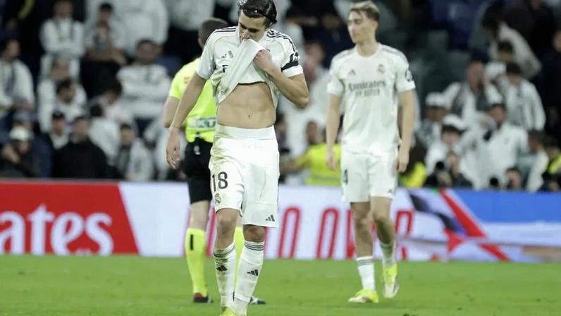 Álvaro Carreras com lesão no gémeo