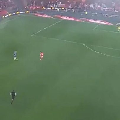 João Pinheiro vence sprint frente à defesa do Benfica no golo de Pietuszewski