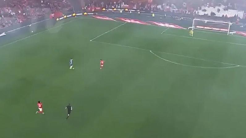 João Pinheiro foi mais rápido do Ríos no golo de Pietuszewski