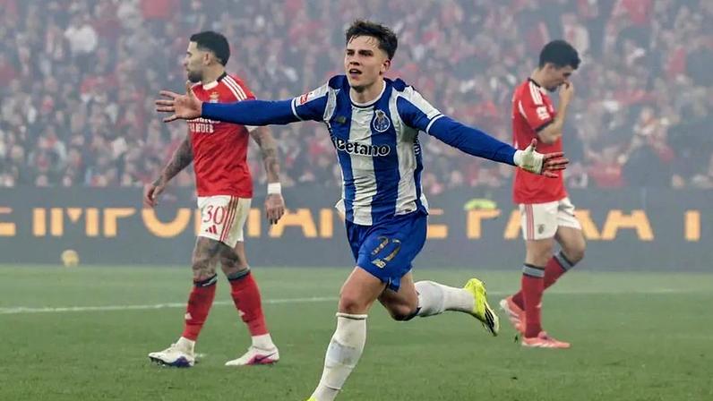 Pietuszewski festeja golo apontado ao Benfica