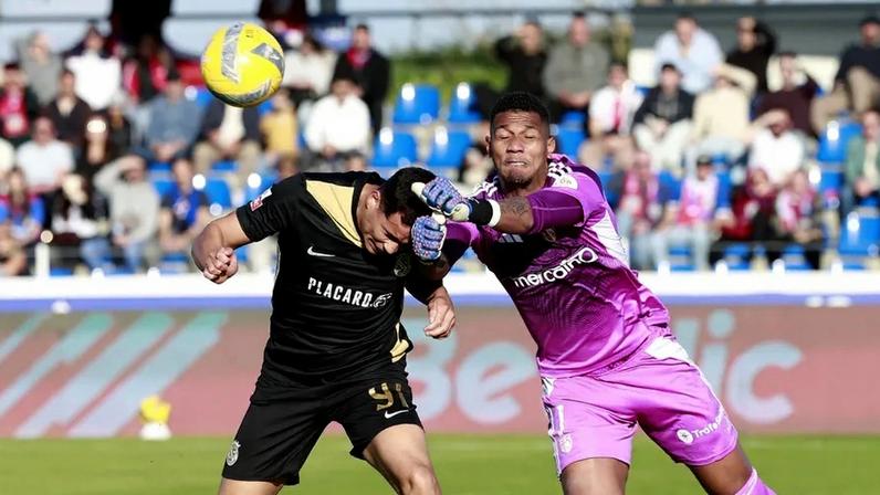 Guarda-redes Adriel em destaque nos jogos do AVS SAD contra E. Amadora e Alverca