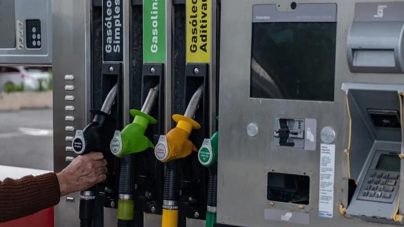 Custos de atestar carro sobem: gasóleo +14,75€ e gasolina +9€