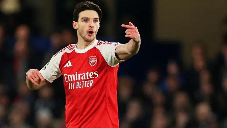 Declan Rice elogia Zubimendi, colega espanhol, destacando a sua calma em campo