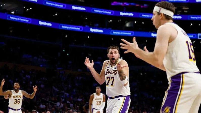 NBA multa Luka Doncic por gesto obsceno