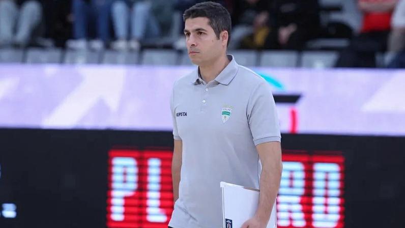 Cláudio Moreira, treinador do Leões de Porto Salvo