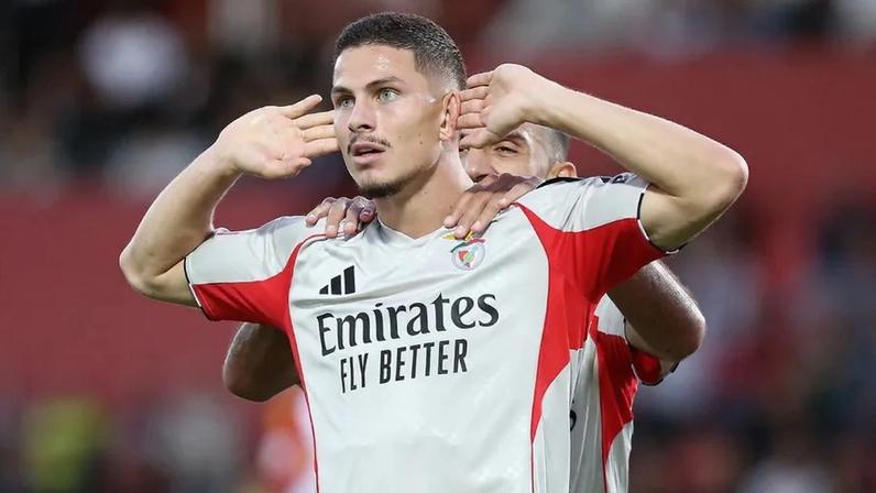 Ivanovic celebra golo marcado em Vila das Aves