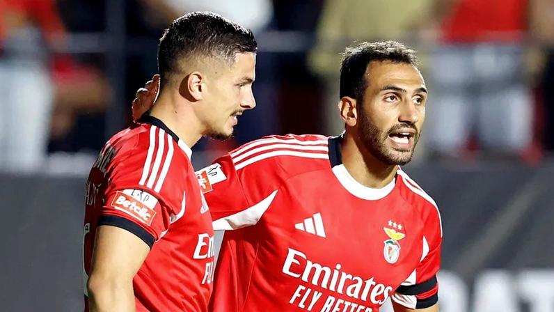 Ivanovic e Pavlidis festejam golo do Benfica