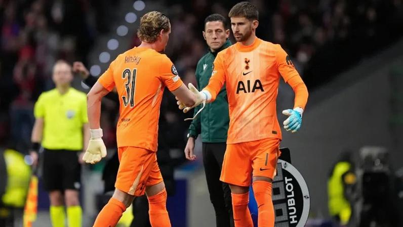 O momento em que Kinsky foi substituído aos 17' para dar lugar a Vicario