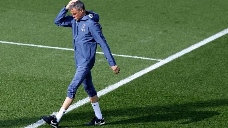 Luís Enrique prepara o PSG para o jogo com o Chelsea na Champions