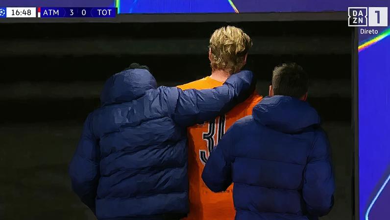 João Palhinha confortou Antonín Kinsky após substituição no At. Madrid-Tottenham