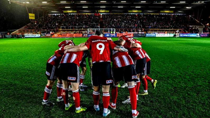 Jogadores do Exeter City fazem 'rodinha' no final do jogo