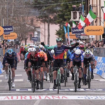 Tobias Lund Andresen vence etapa sem história no Tirreno-Adriático
