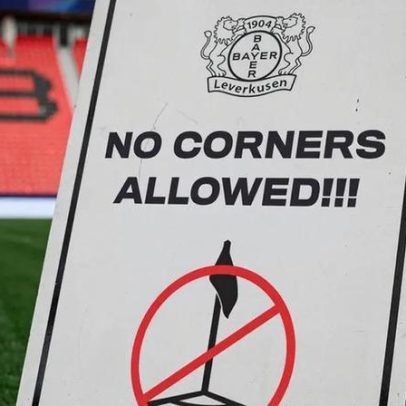 Bayer Leverkusen observa táticas do Arsenal e deixa placa curiosa no relvado