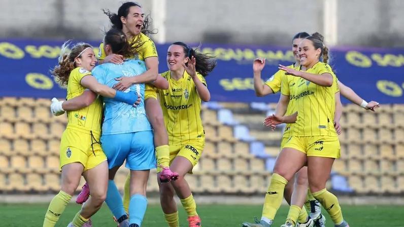 Jogadoras do Valadares fazem a festa frente ao Sporting