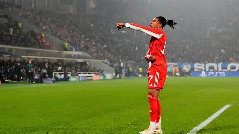 Kompany elogia Olise, comparando-o a De Bruyne pela atenção aos detalhes no Bayern.