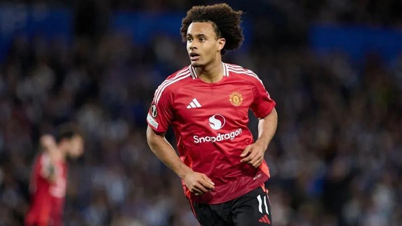 Zirkzee pondera saída do Manchester United face à falta de oportunidades