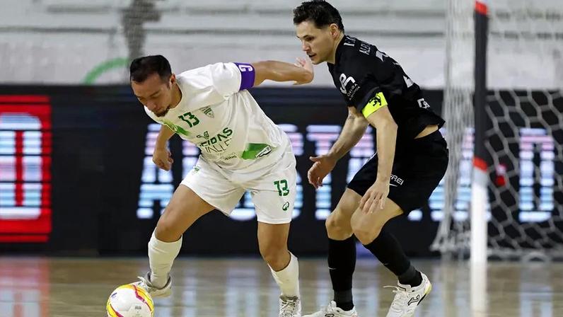 Rodrigo Hiroshi, que abriu o marcador, passa por Merlim