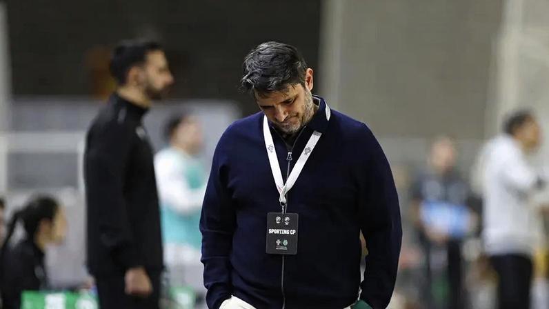 Nuno Dias, técnico do Sporting, lamenta a derrota na Taça da Liga