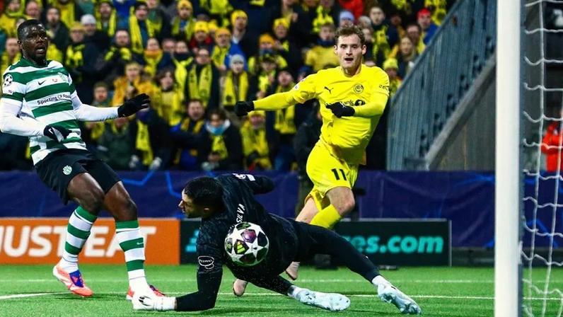 Blomberg remata à bola de Rui Silva para mais um golo do Bodo/Glimt frente ao Sporting