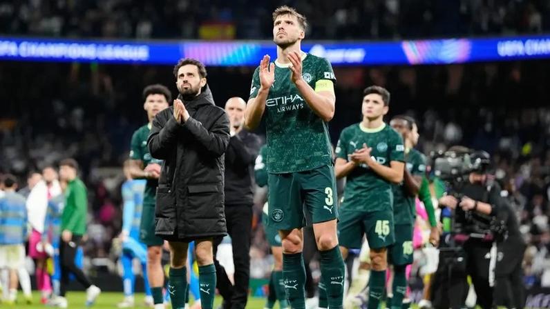 Jogadores do Manchester City chateados após derrota com Real Madrid
