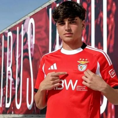 Simão Lopes assina contrato profissional com o Benfica