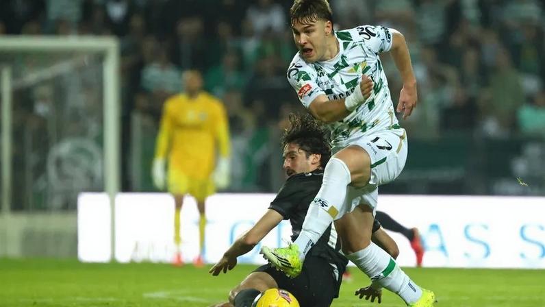 Álvaro Martínez tem lesão muscular