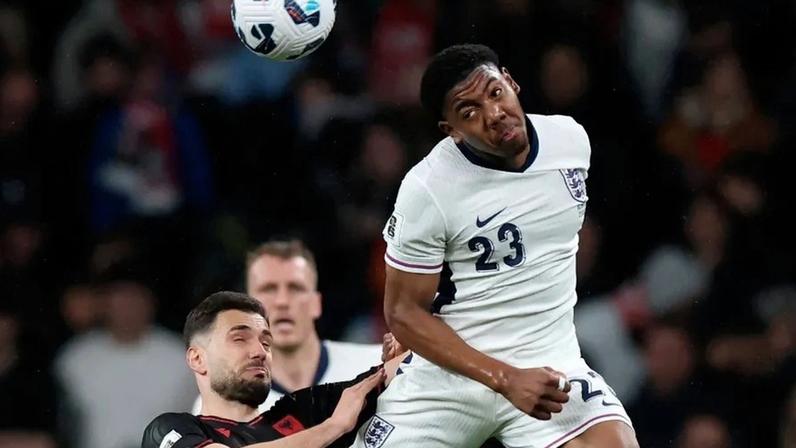 Lewis-Skelly procura mais tempo de jogo longe do Arsenal