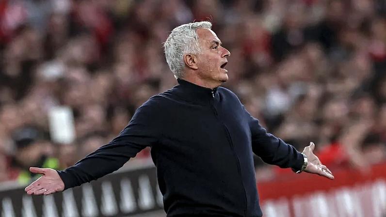 Mourinho suspenso