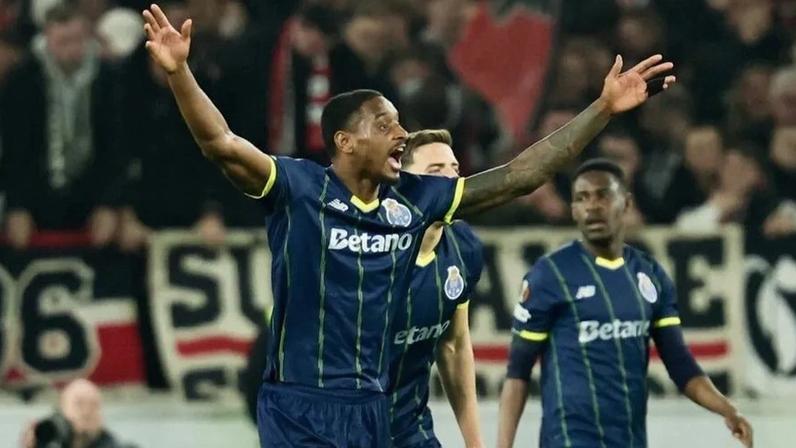 Equipa de Pablo Rosario celebra mais um jogo fantástico