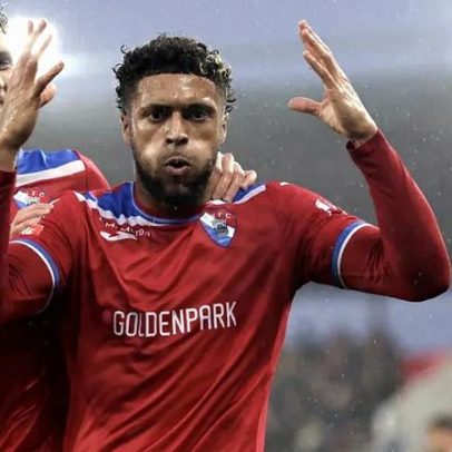 Gustavo Varela recebe título de melhor jovem