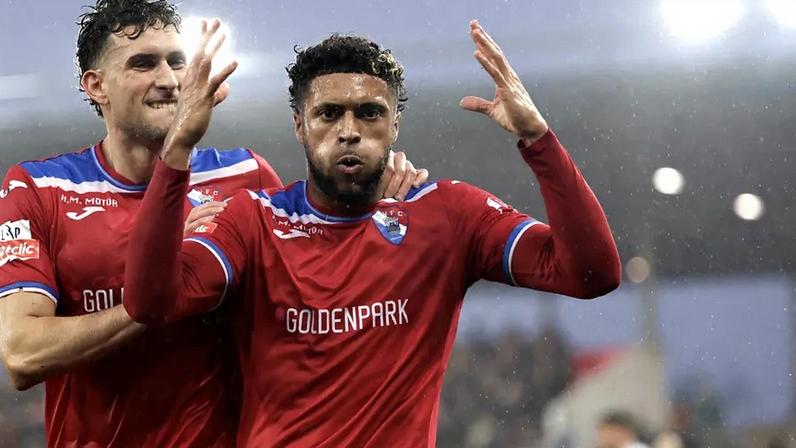 Gustavo Varela recebe prémio do Sindicato dos Jogadores como melhor jovem de fevereiro