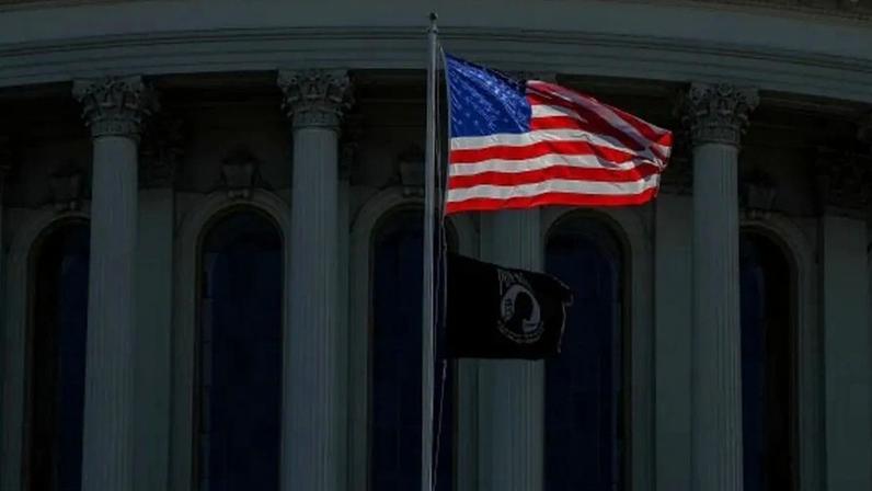 Avião de reabastecimento dos EUA despenha-se no Iraque