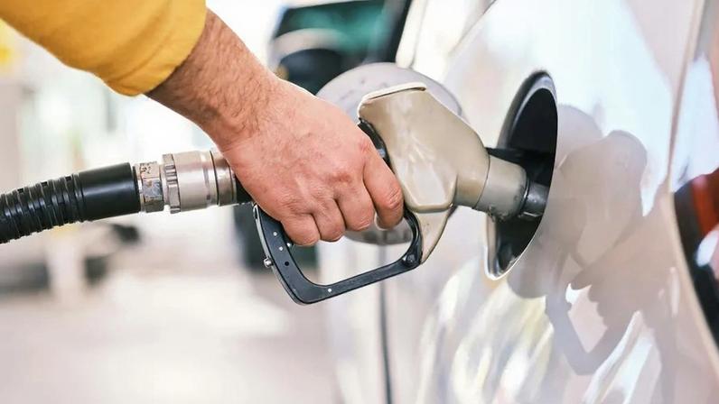 Governo reduz ISP novamente; desconto na gasolina é de 2,7 cêntimos por litro