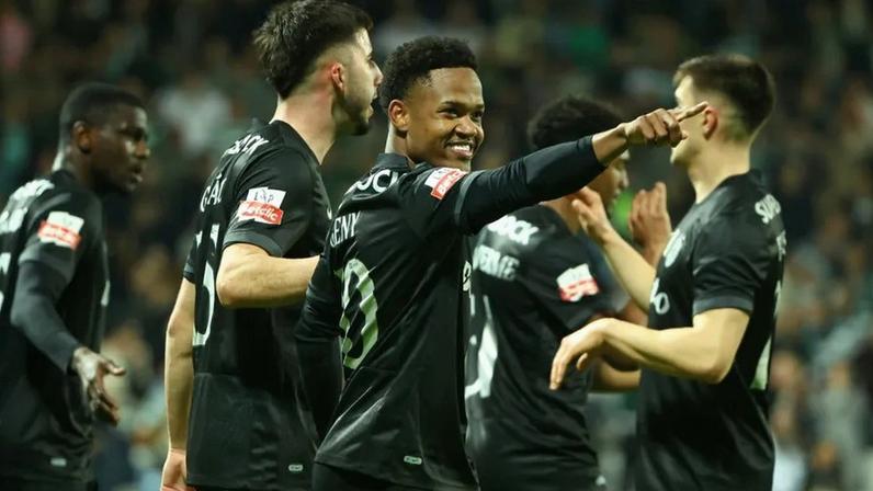 Geny Catamo celebra após o grande golo marcado ao Moreirense