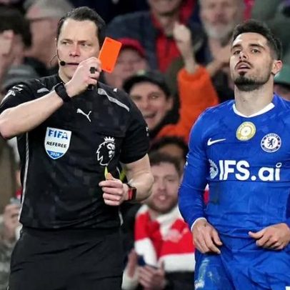 Pedro Neto suspenso por um jogo após mau comportamento frente ao Arsenal