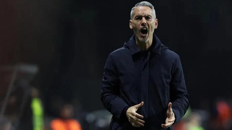 Carlos Vicens marca pontos após derrota na Hungria