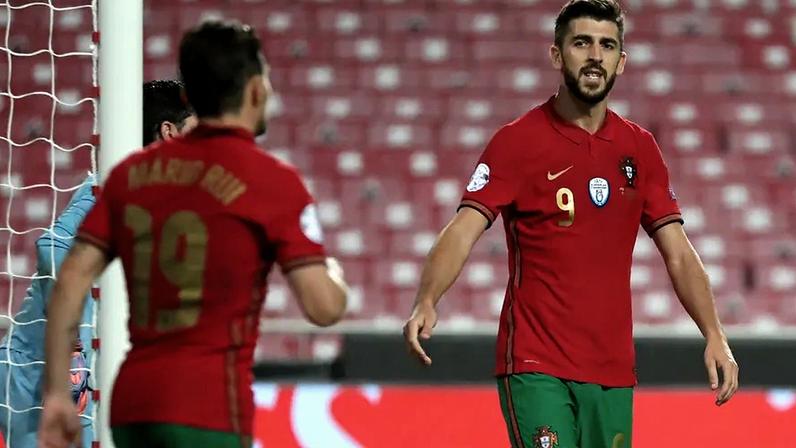 Paulinho, jogador português, aguarda convocatória para jogos com México e Estados Unidos