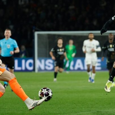 Liam Rosenior elogia o guarda-redes do Chelsea